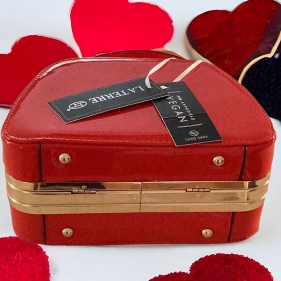 NEW BRIGHT SHINY RED HAND BAG WITH CROSSBODY CHAIN LARGE STONE BLING DECORATION - Picture 11 of 16